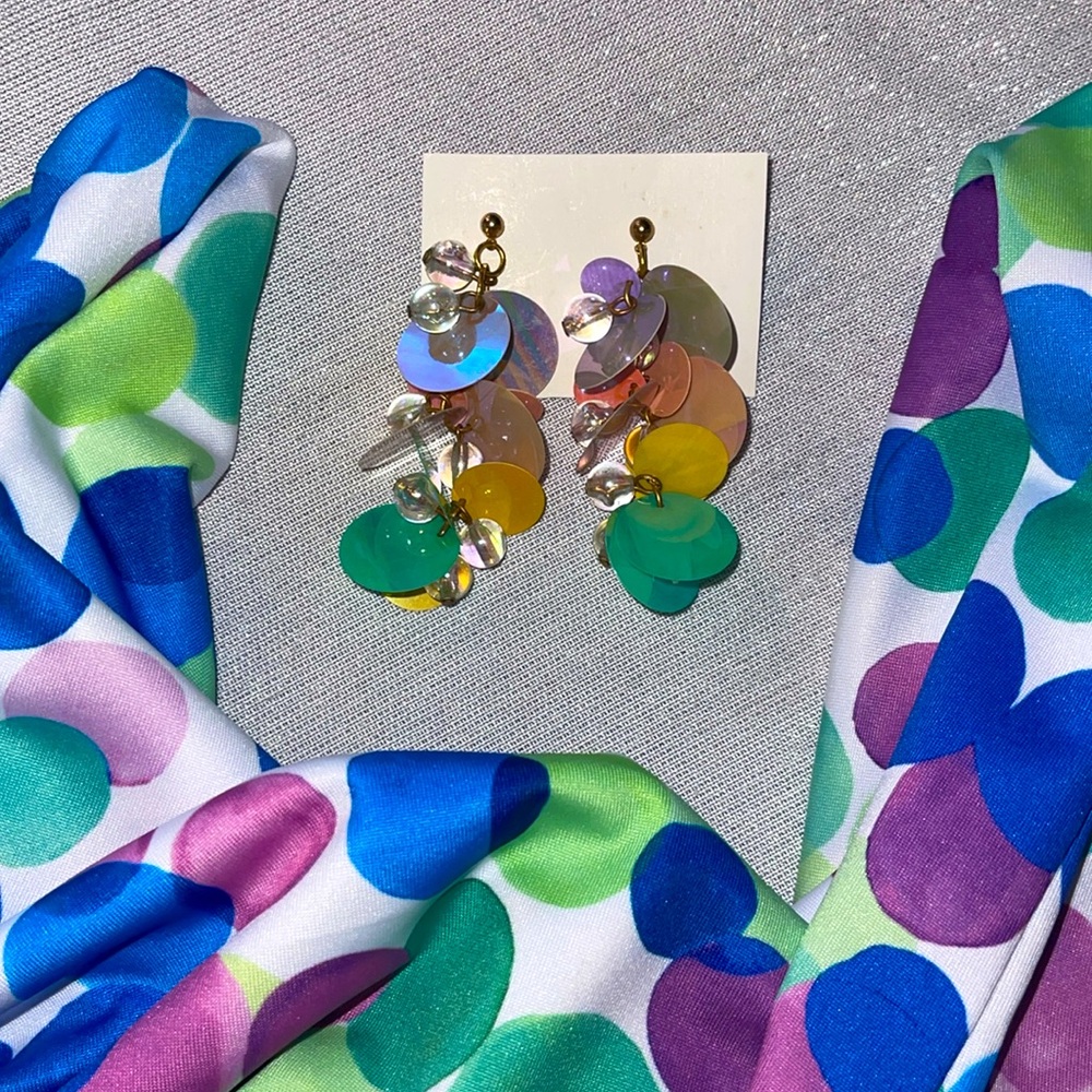 Women’s colorful bubbly tank top NWOT Sz 2X, w/ complimentary matching earrings.